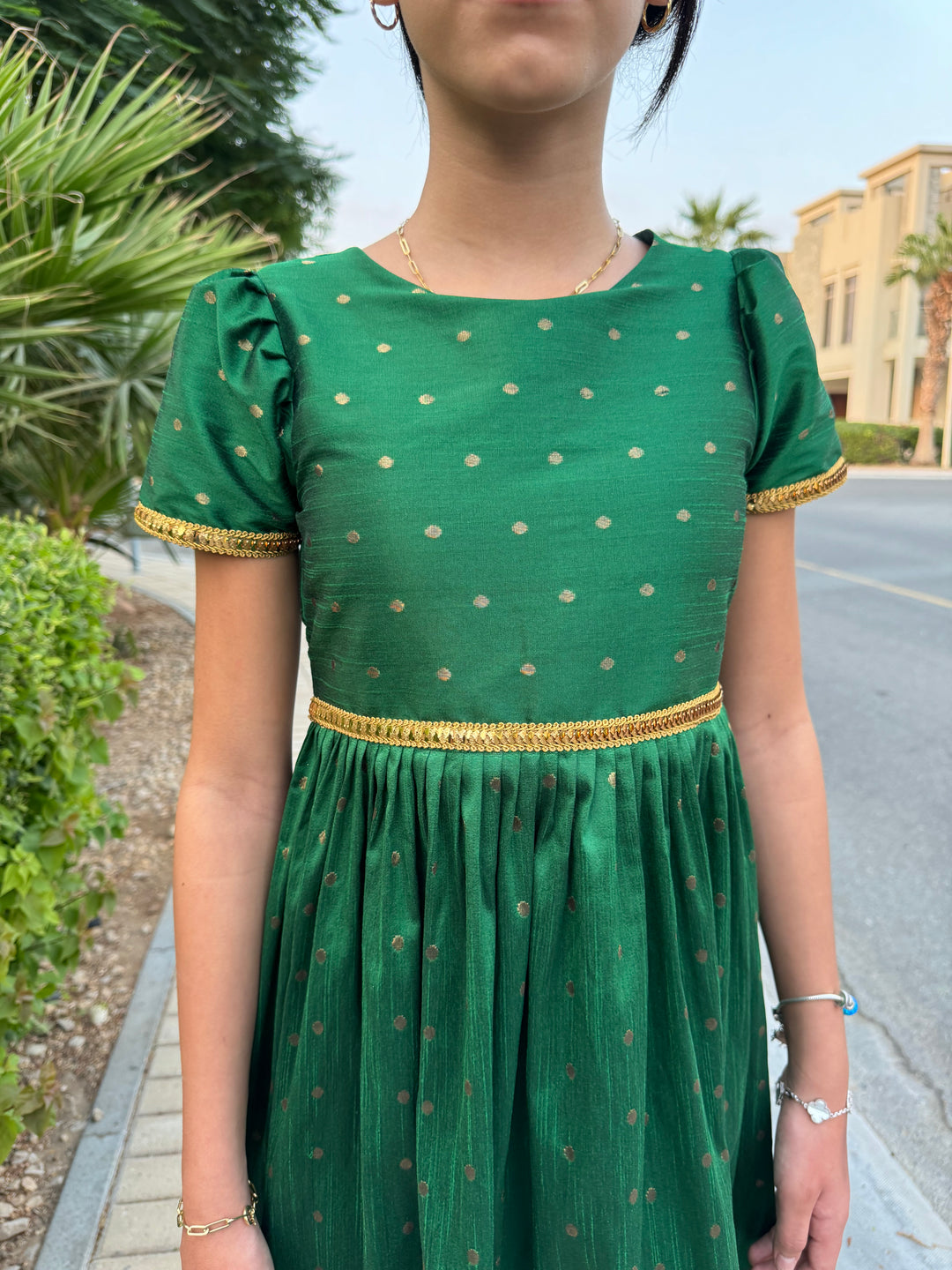 IHN04 GREEN DRESS