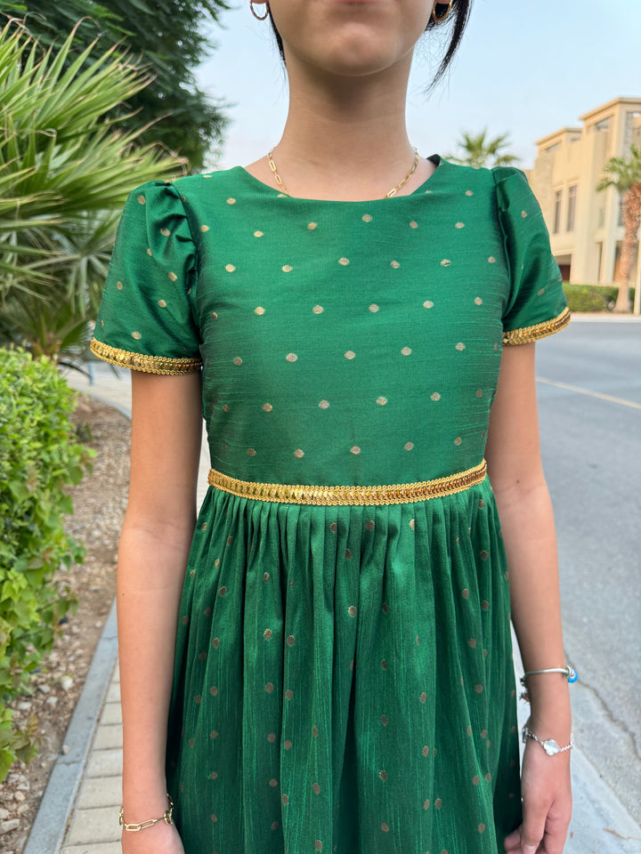 IHN04 GREEN DRESS