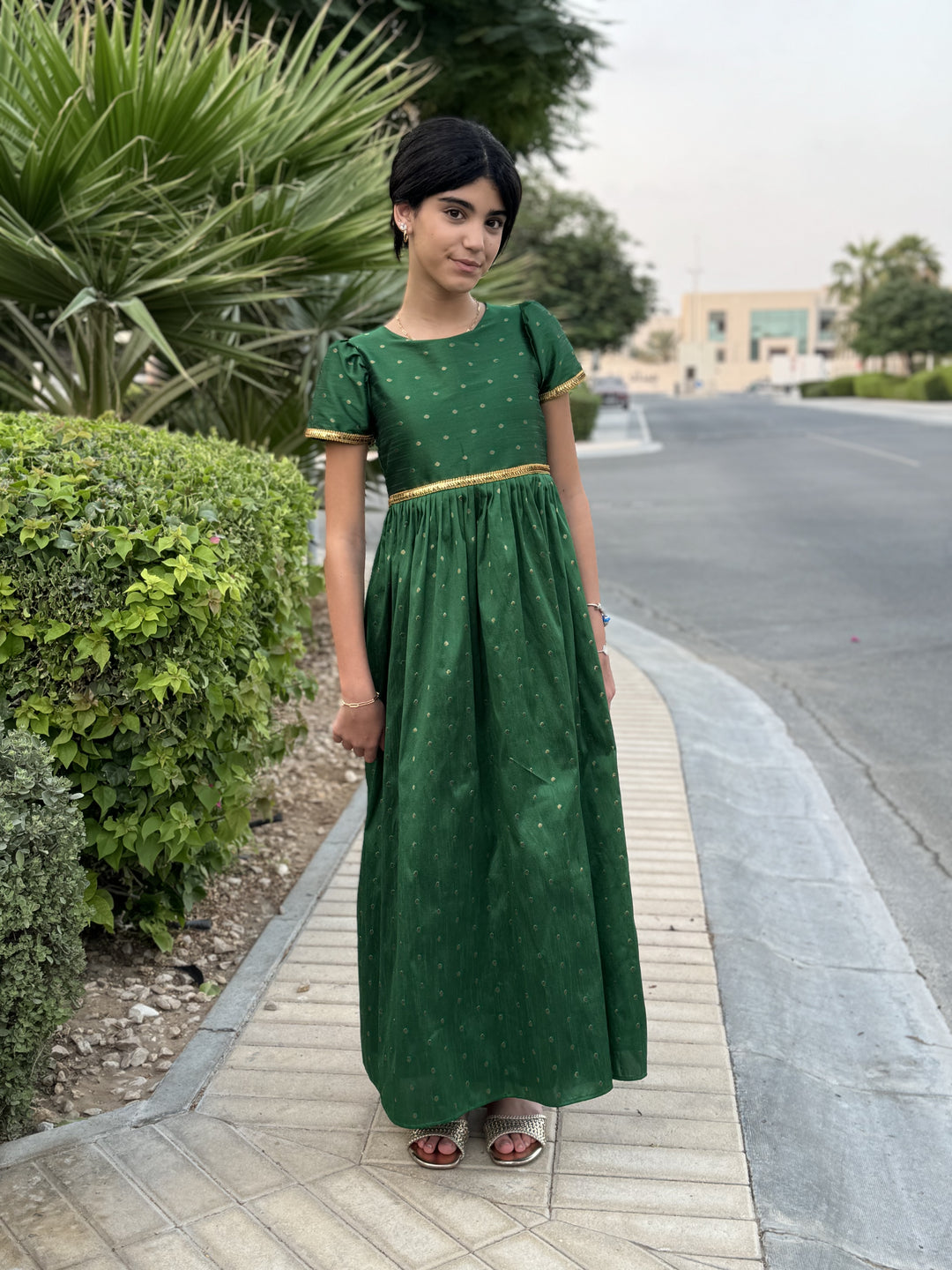 IHN04 GREEN DRESS