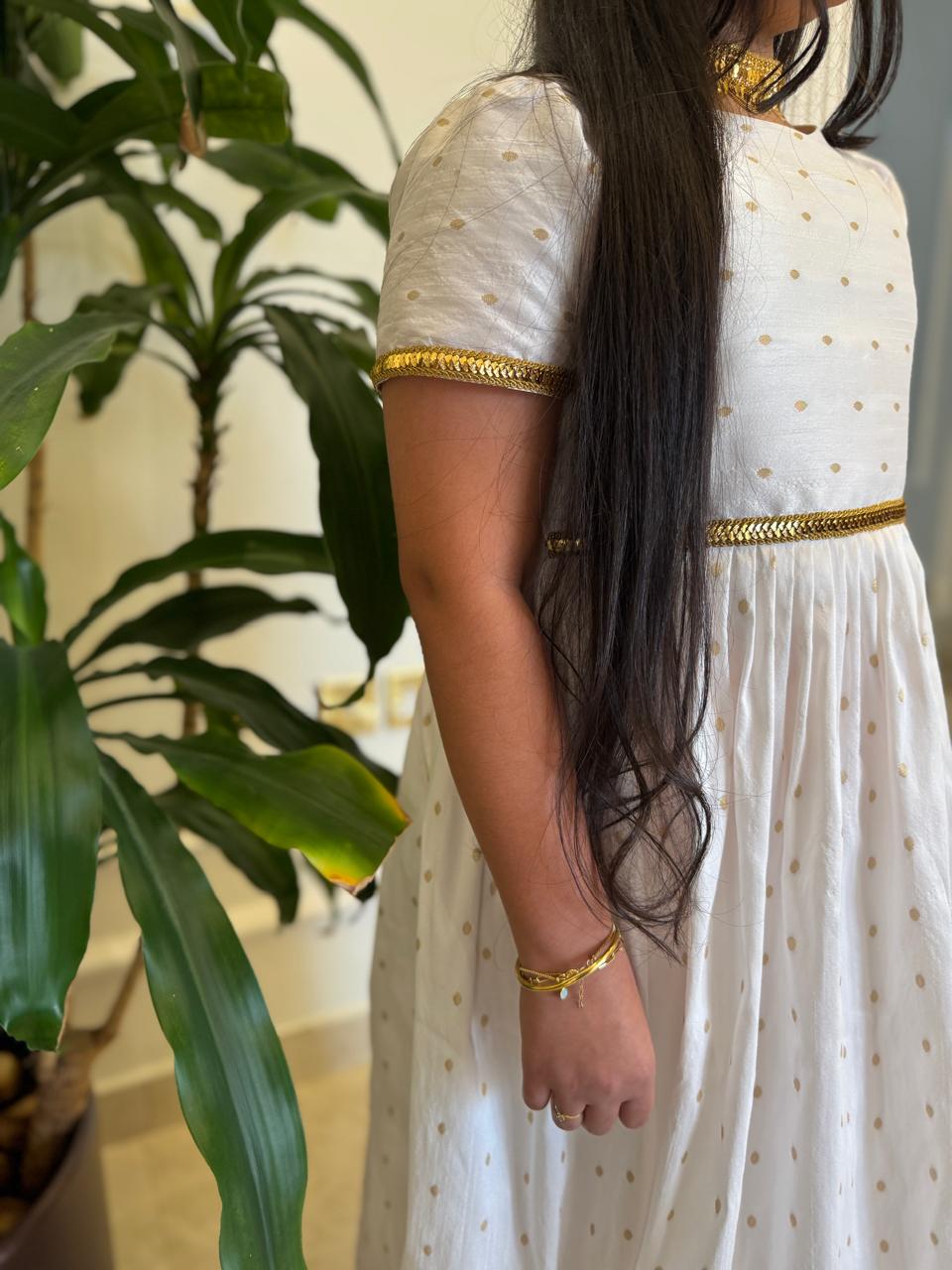 IHN04 WHITE DRESS
