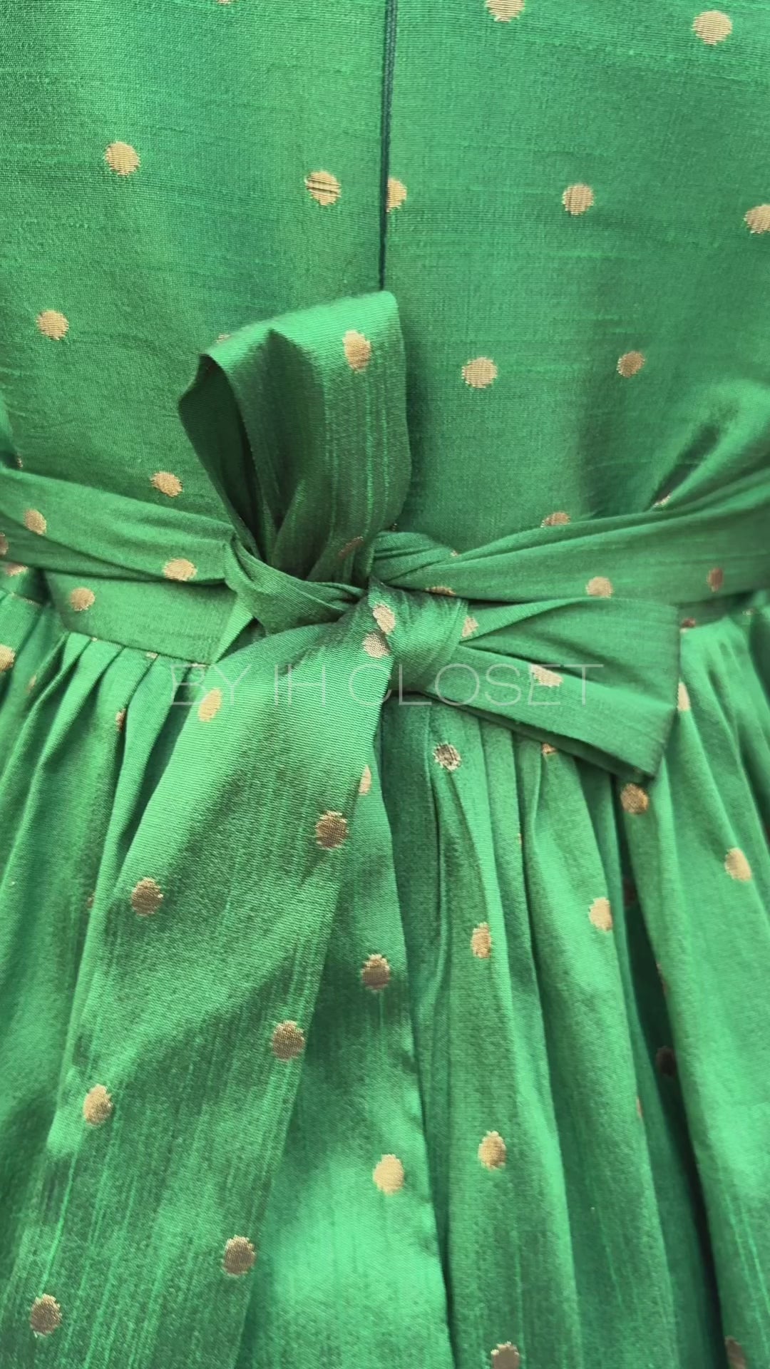 IHN04 GREEN DRESS