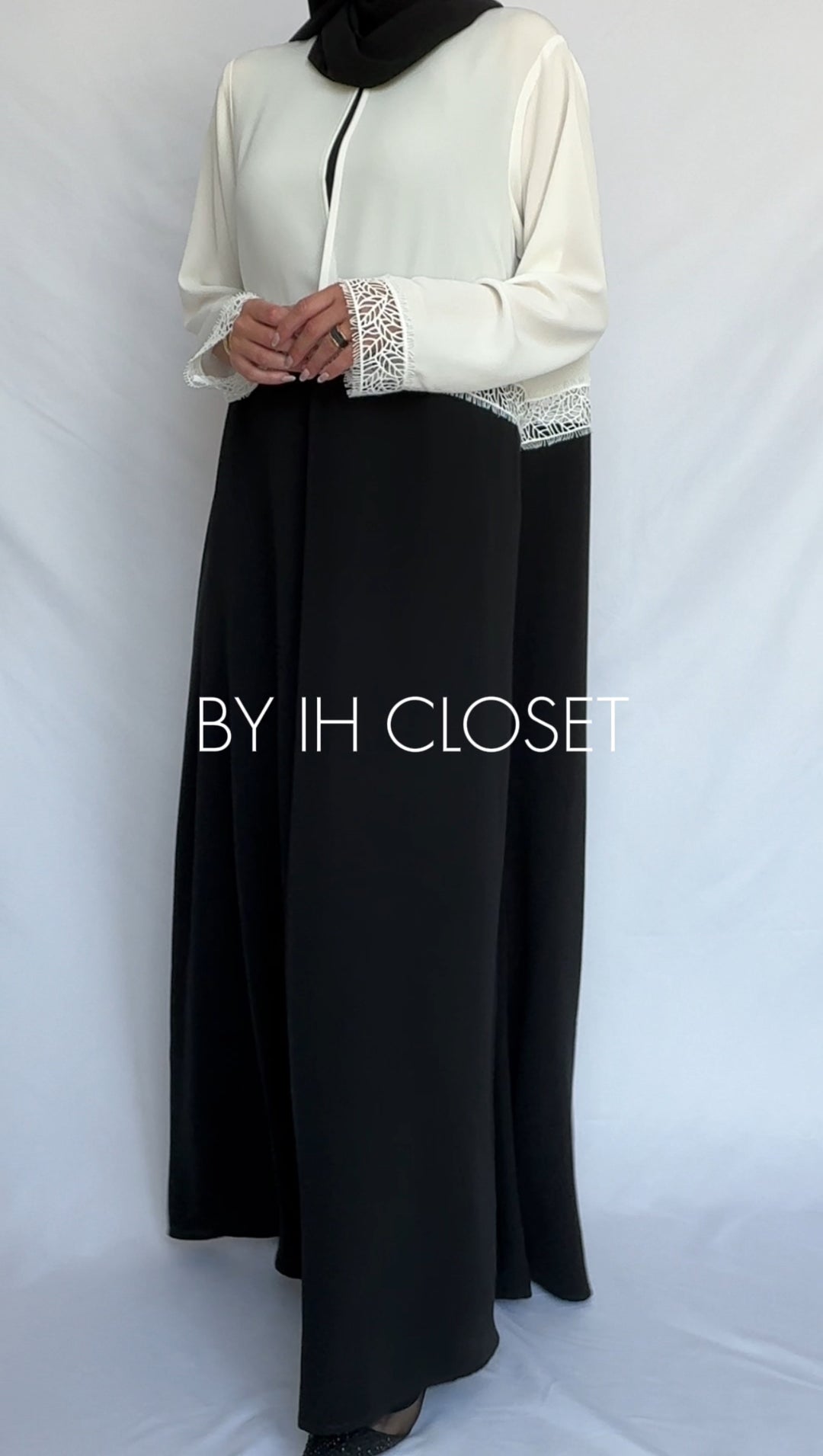 IH12 Black & White Abaya