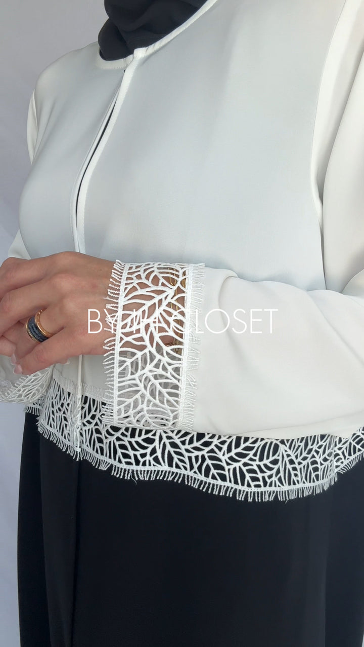 IH12 Black & White Abaya