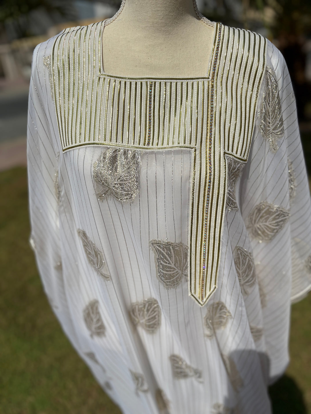 IHN03 THOB WHITE