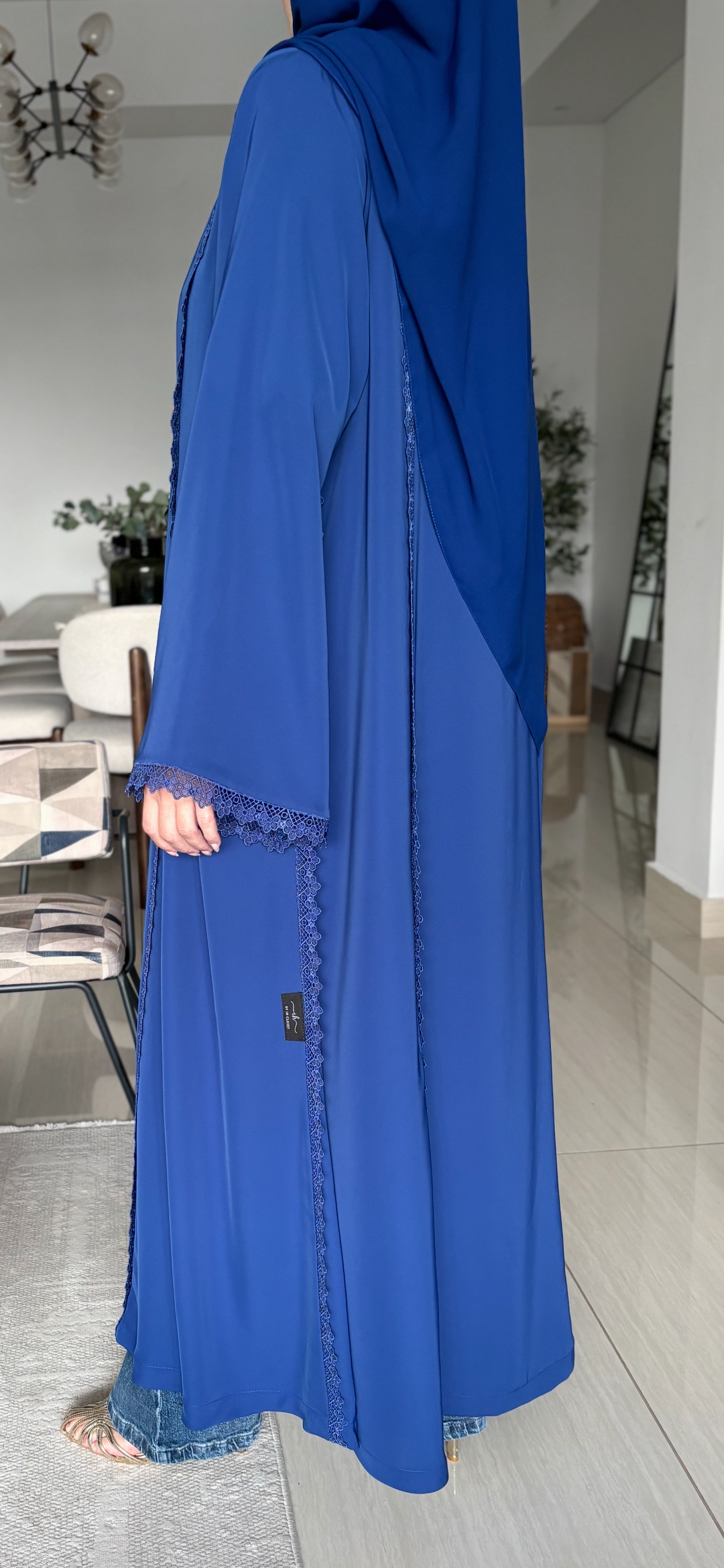 IHS11 - Dazzling Blue