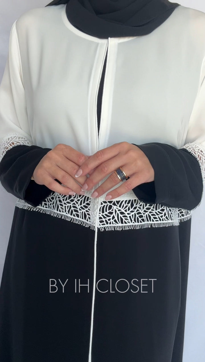 IH13 Black & White Abaya