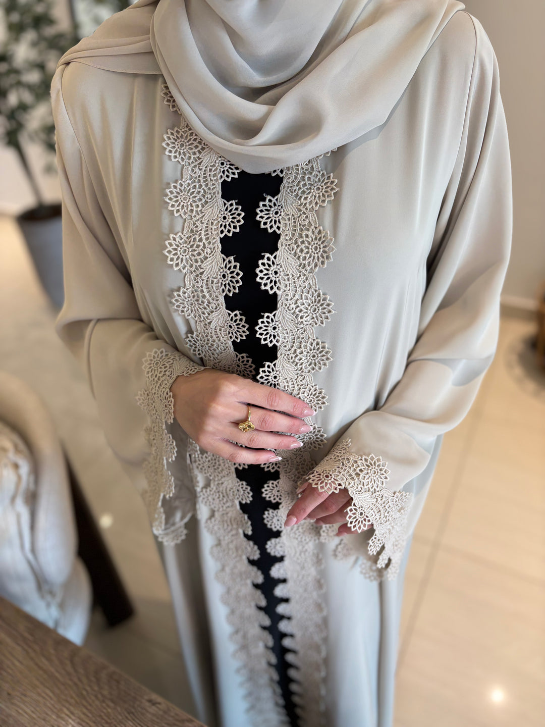 IHS8 ABAYA