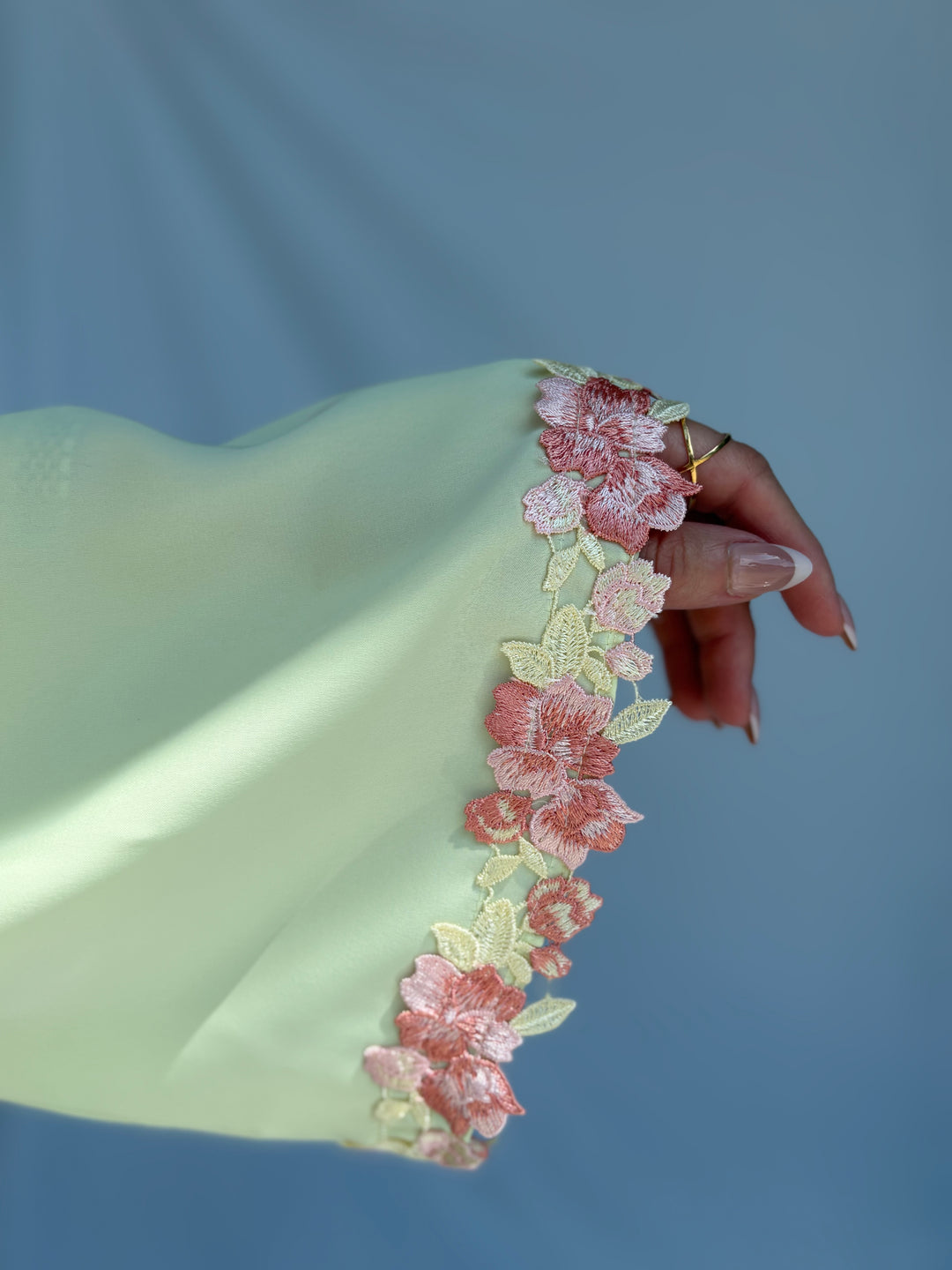 IHS4 ABAYA ( BUTTER YELLOW)