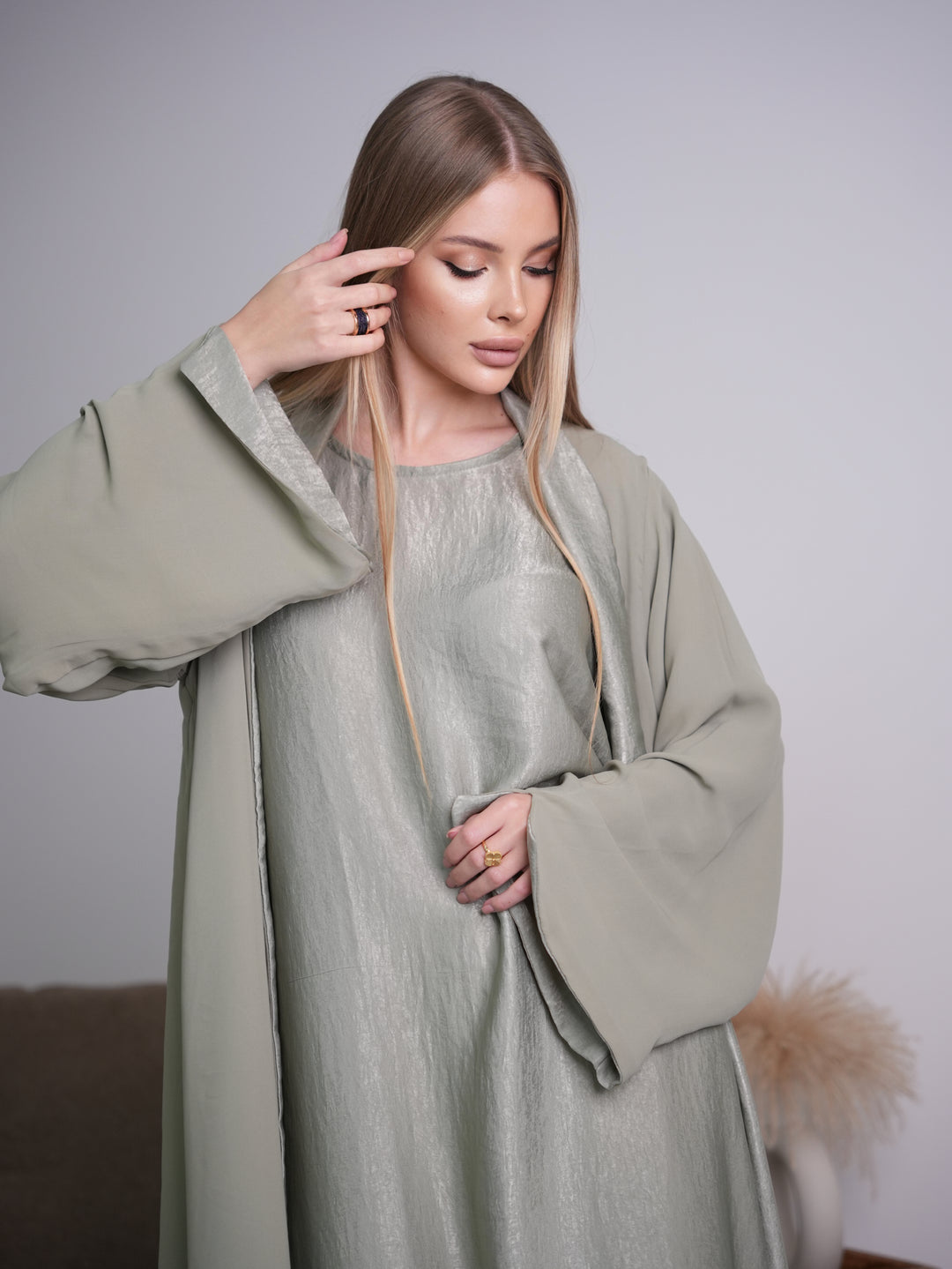 IH07 REVERSABLE ABAYA SET (PISTACHIO)