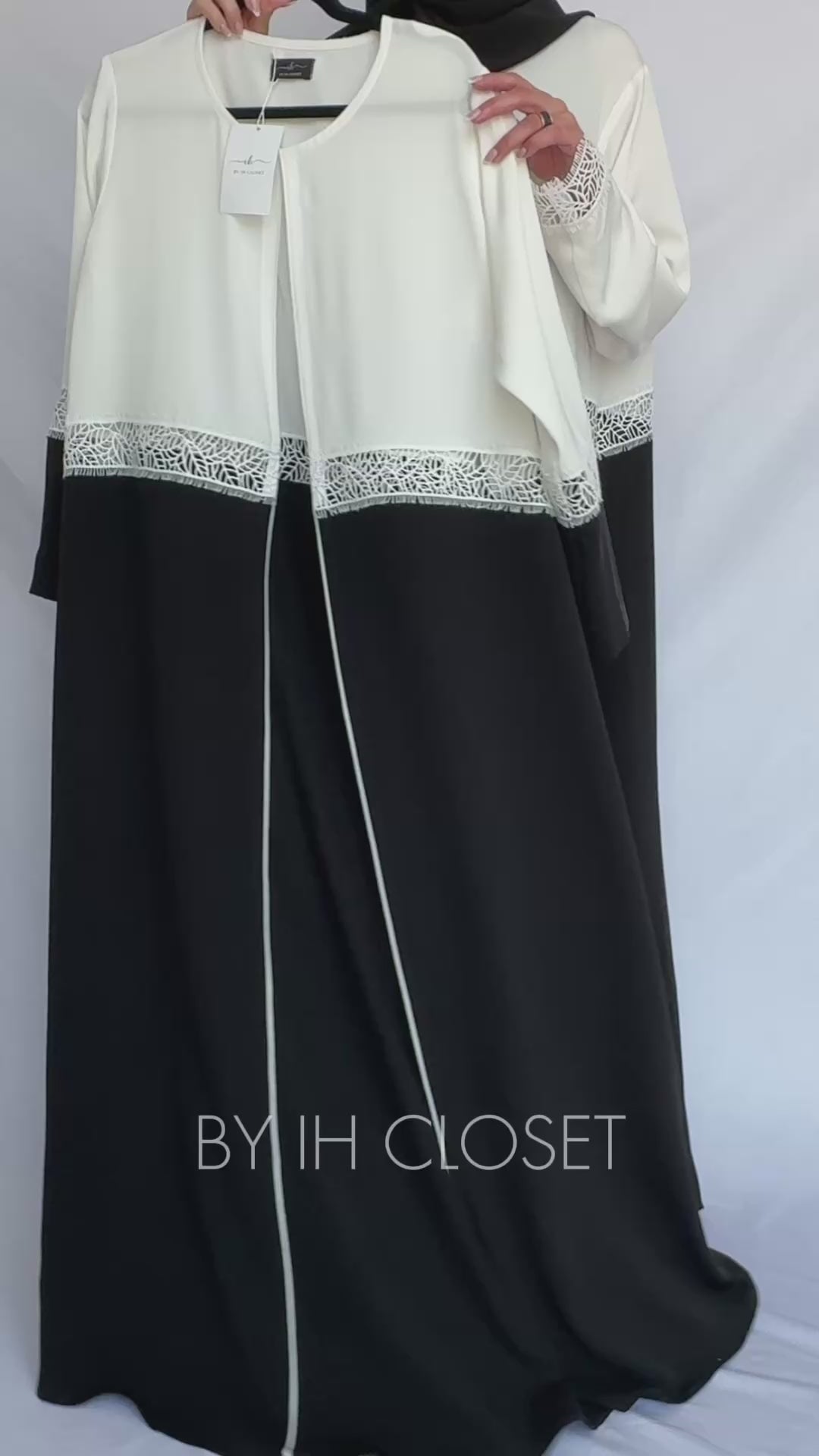 IH13 Black & White Abaya
